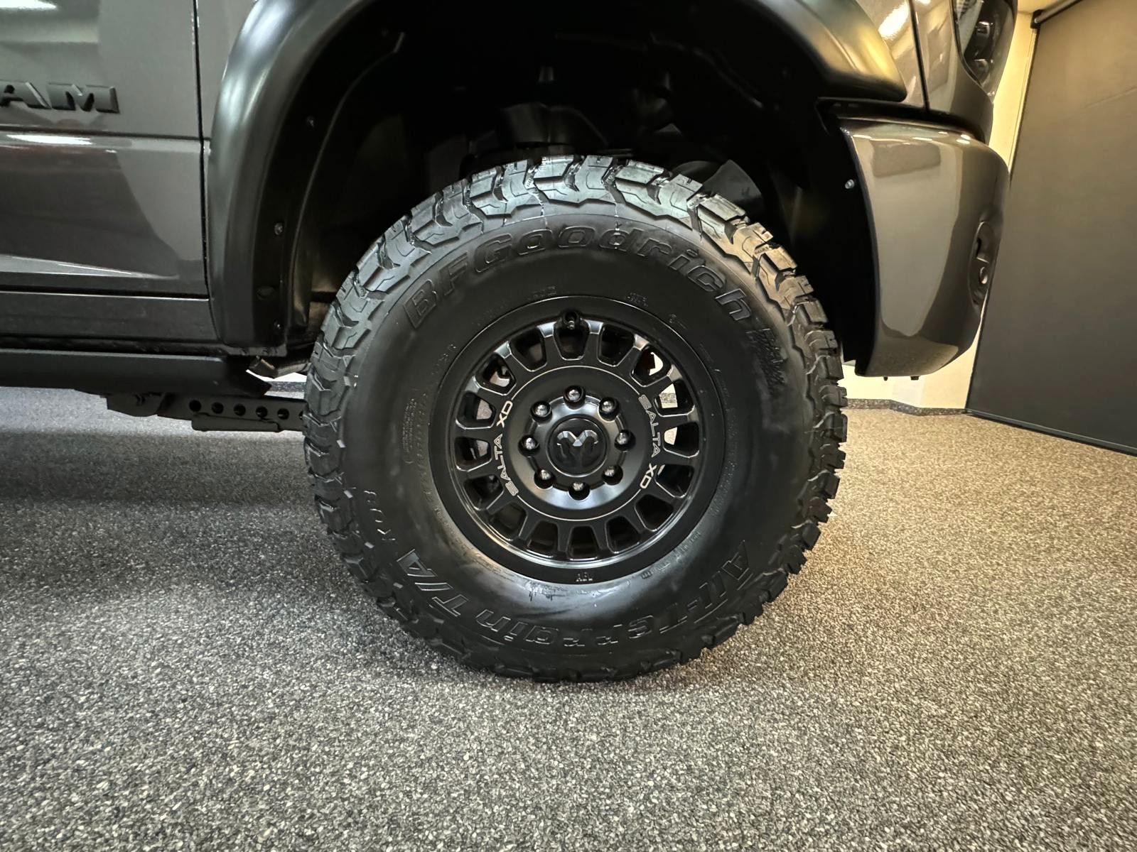 Fahrzeugabbildung Dodge RAM 3500 LARAMIE AEV OFF ROAD 6.4L-V8 37"-LONG