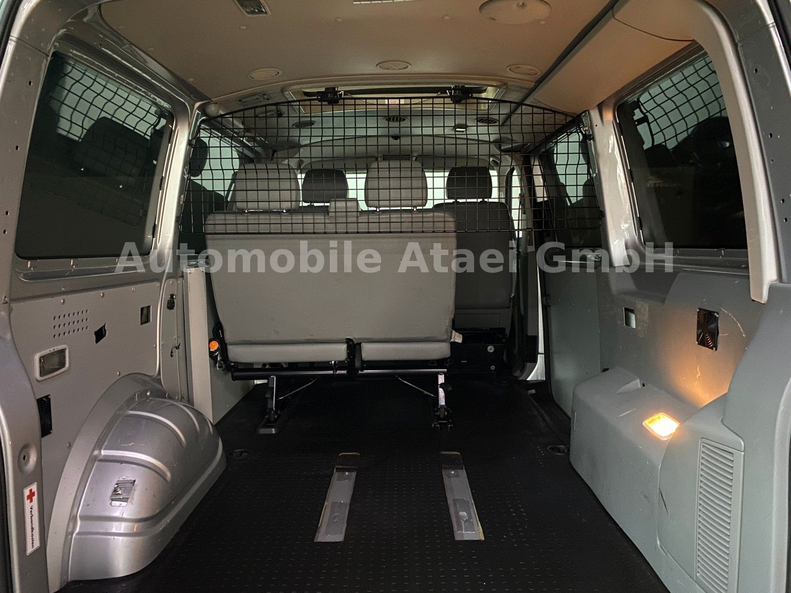 Fahrzeugabbildung Volkswagen T5 Transporter TDI Kombi *Behörde/Camper* (1263)