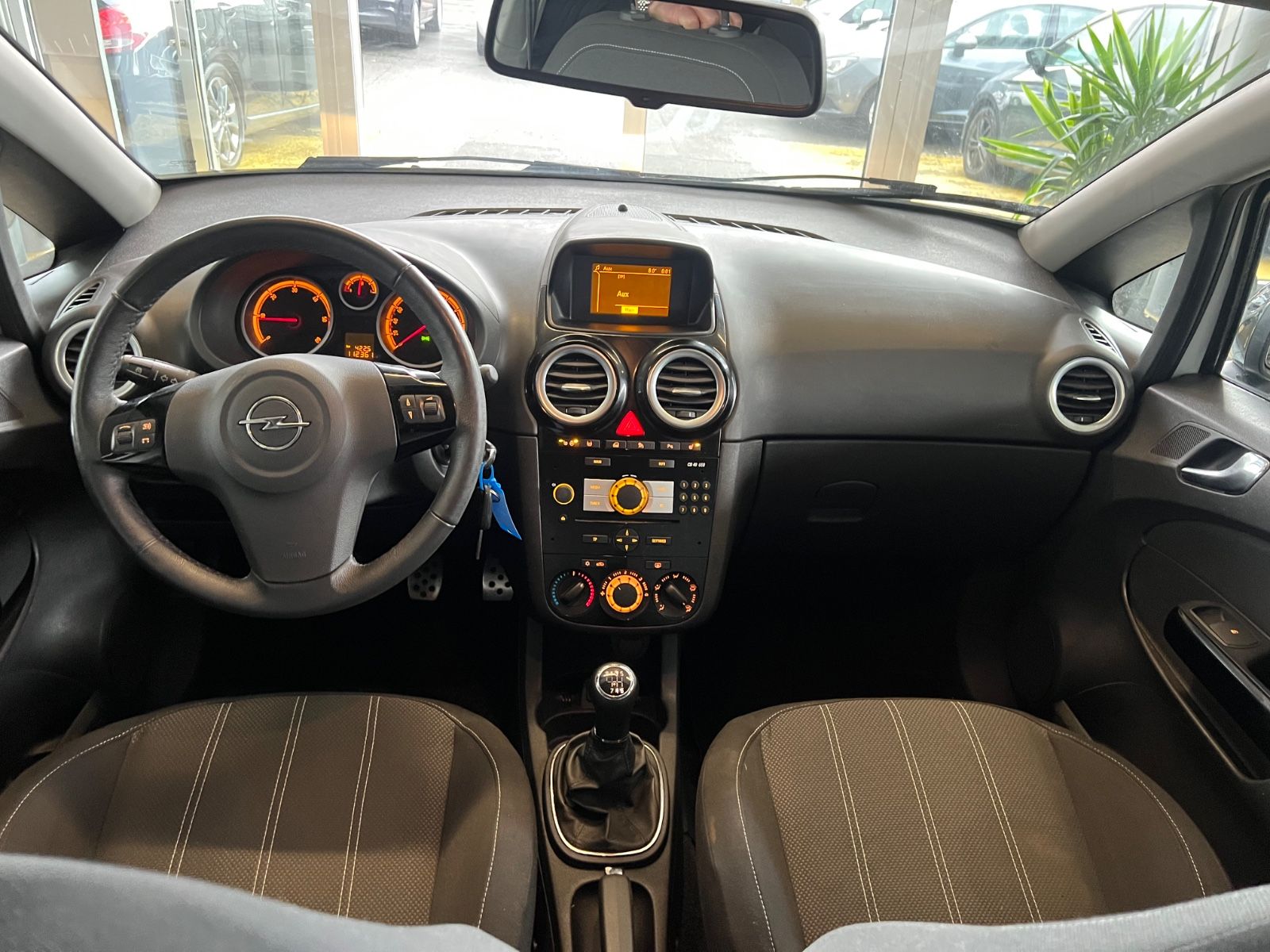Fahrzeugabbildung Opel Corsa D Color Edition Sport