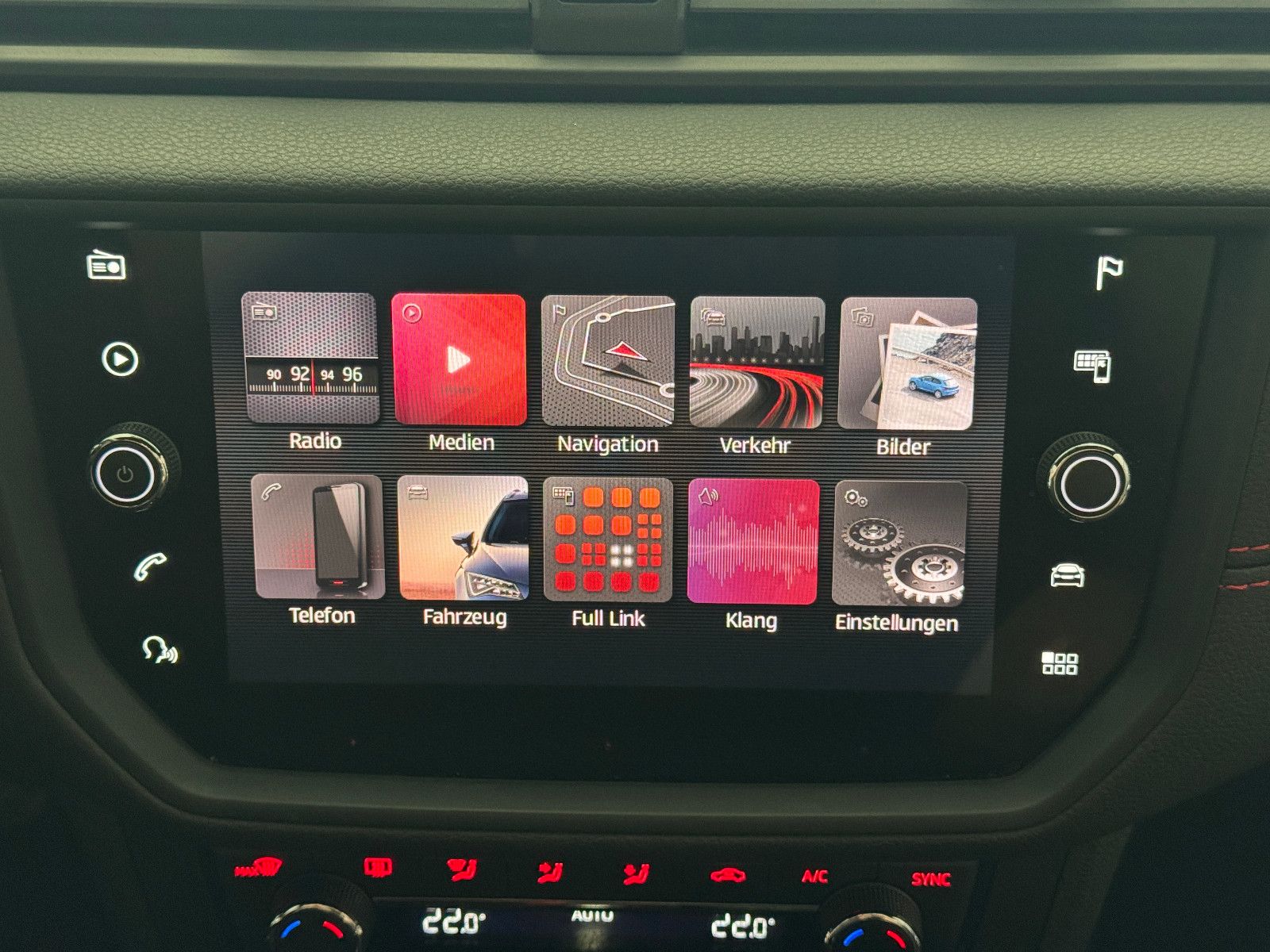 Fahrzeugabbildung SEAT ARONA SPORTPAKET FR-LINE DSG ACC LED BEATS KESSY