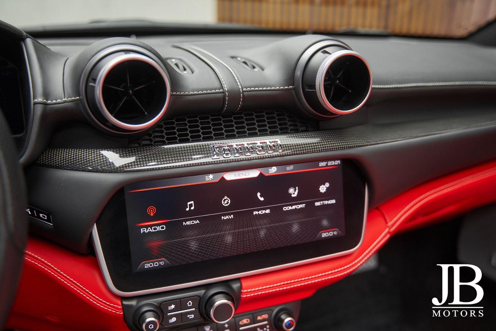 Fahrzeugabbildung Ferrari Portofino M Carbon LED JBL Surround Magneride