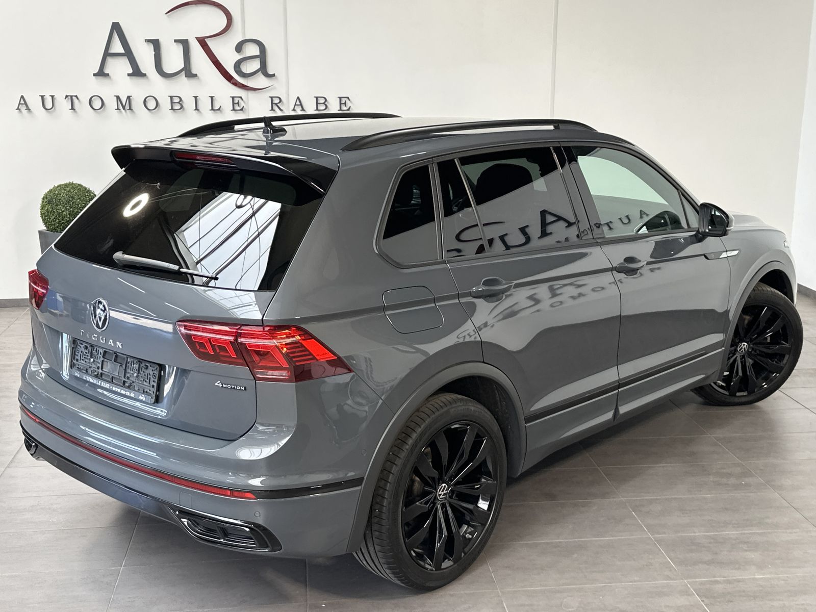 Fahrzeugabbildung Volkswagen Tiguan 4M R-Line Black NAV+IQ-LIGHT+AHK+VC+KAMER