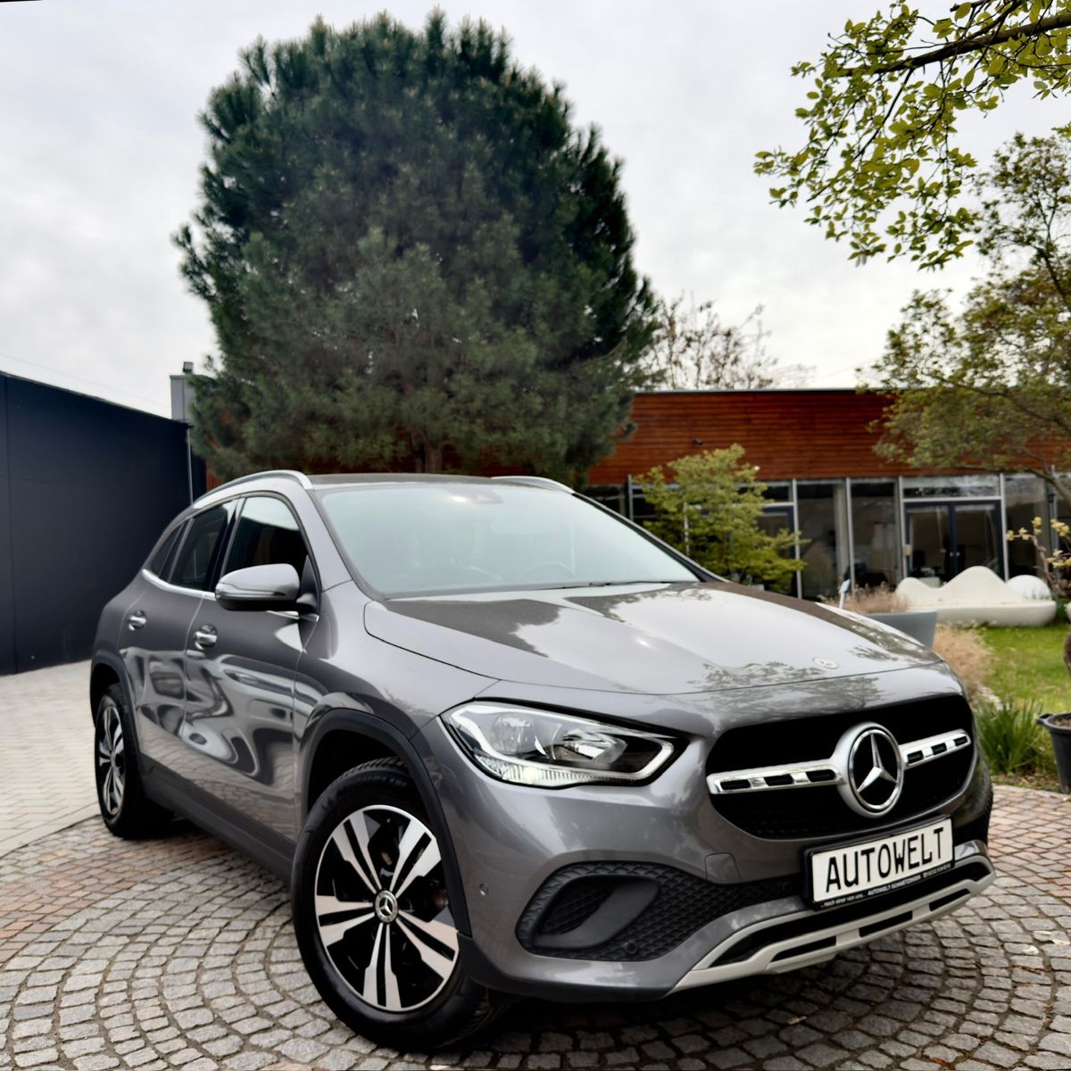 MERCEDES-BENZ GLA 200 1.Hand Navi/AHK/Totwinkel/Leder/PDC