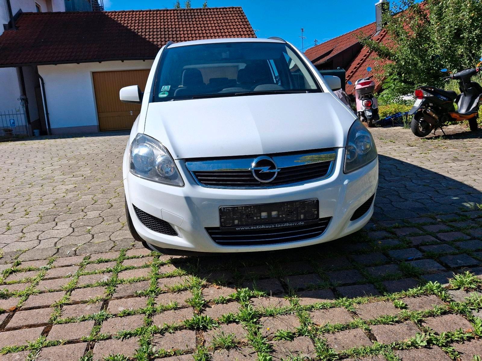 Opel Zafira 2013 — interior