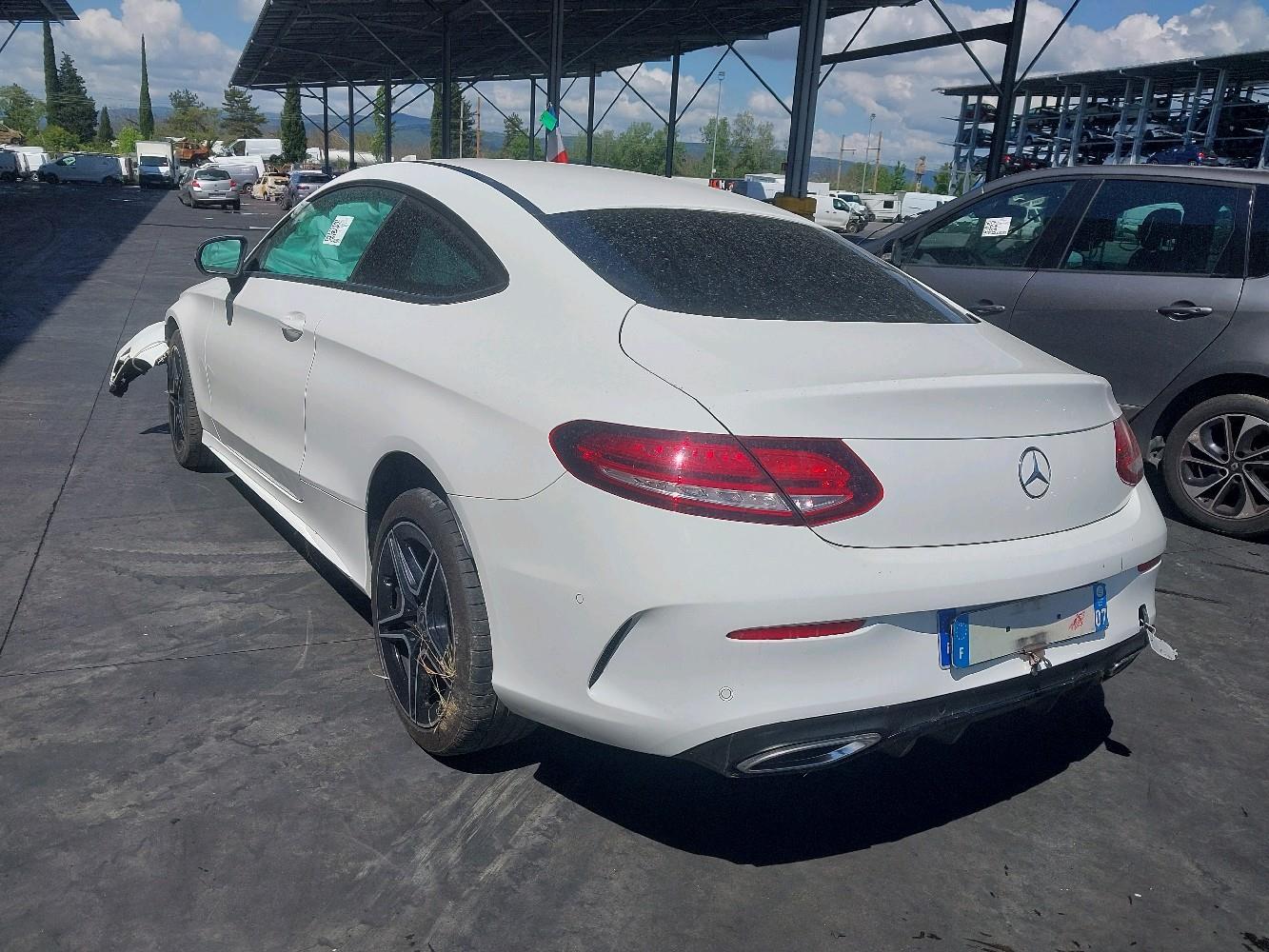 Mercedes-Benz CLASSE C (C205)(2) 180 AMG LIN