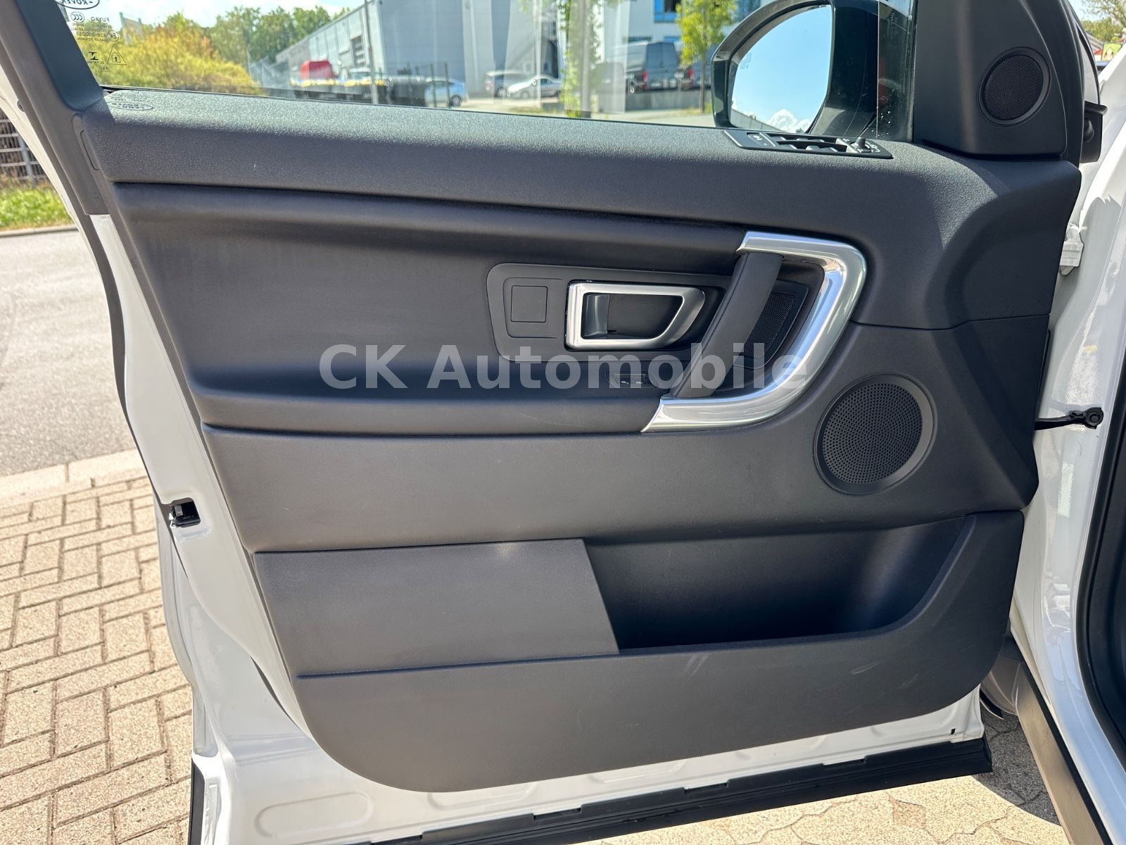 Fahrzeugabbildung Land Rover Discovery Sport 2.0 TD4 SE AWD/Navi/Bi-Xenon/Kam