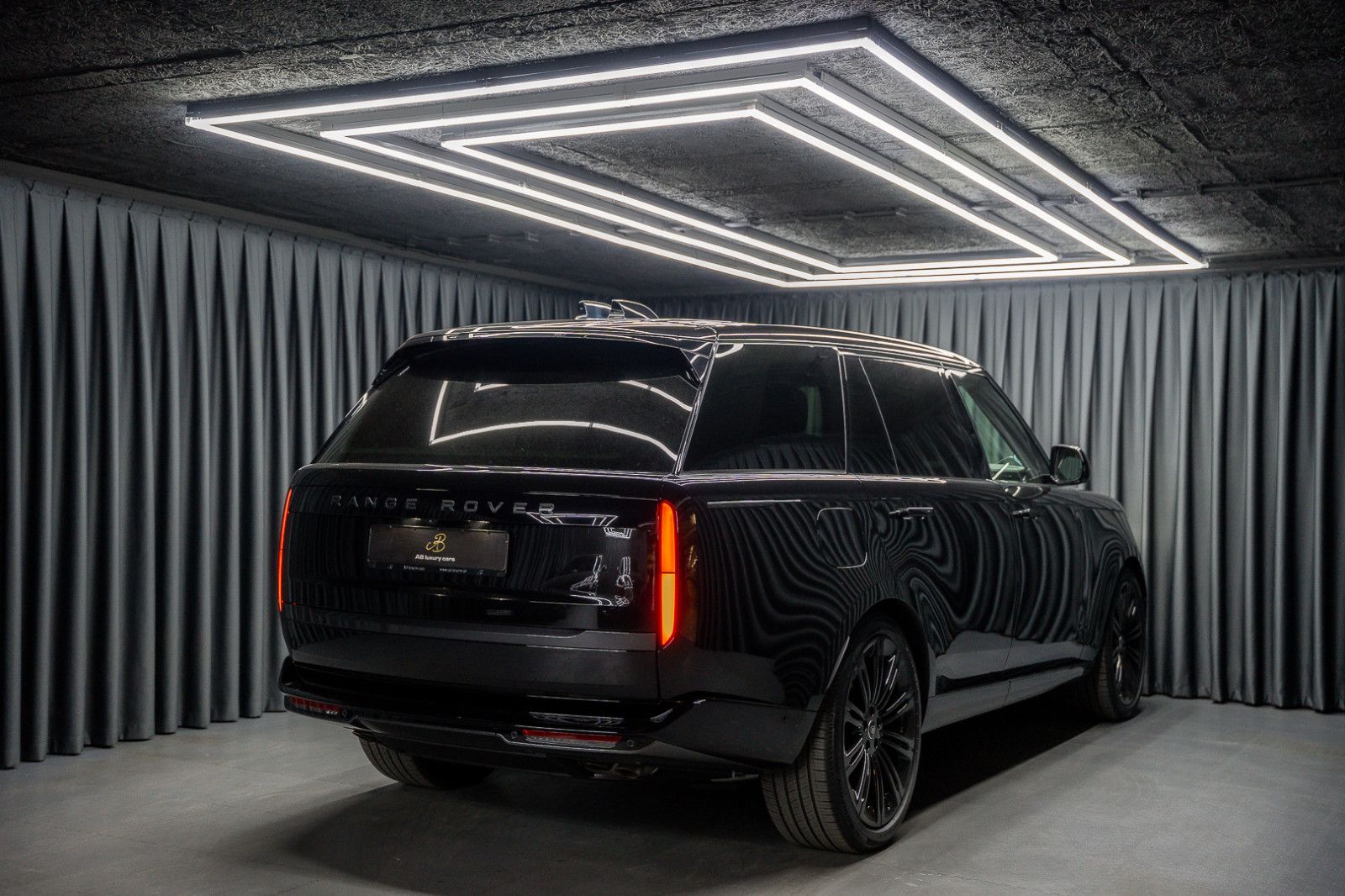 Fahrzeugabbildung Land Rover Range Rover P530 Autob. LWB Fond-TV 23''