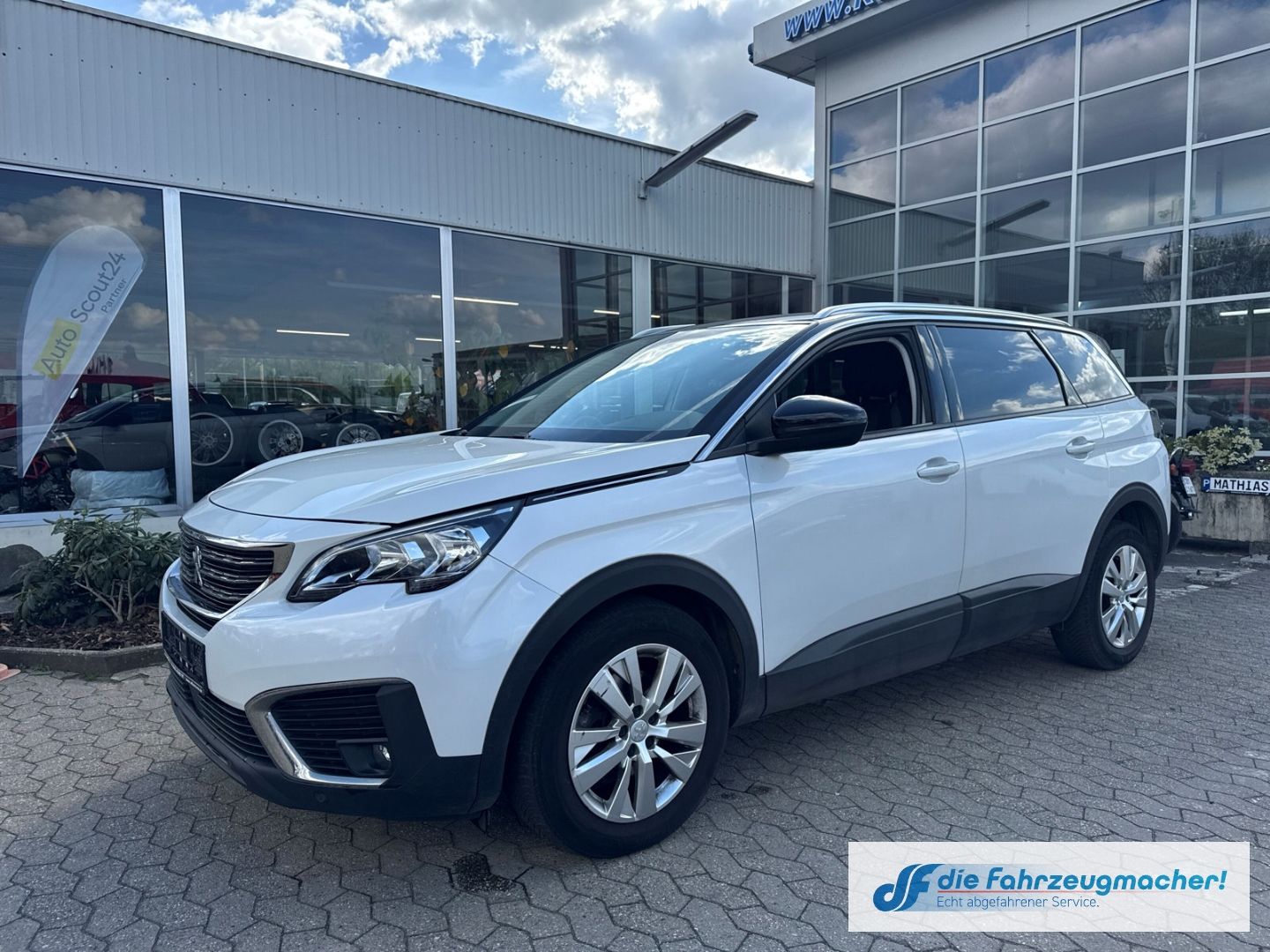Fahrzeugabbildung Peugeot 5008 Active 1.2 PureTech 130 GETRIEBESCHADEN