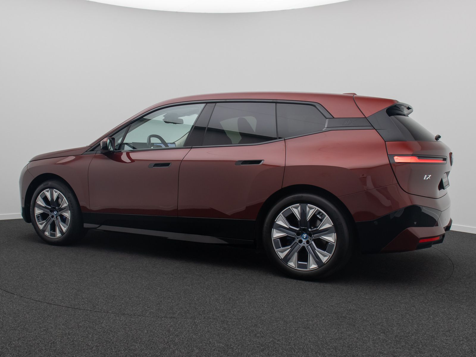 Fahrzeugabbildung BMW iX xD40 Edition Sport DAB Kamera Komfort 21Zoll