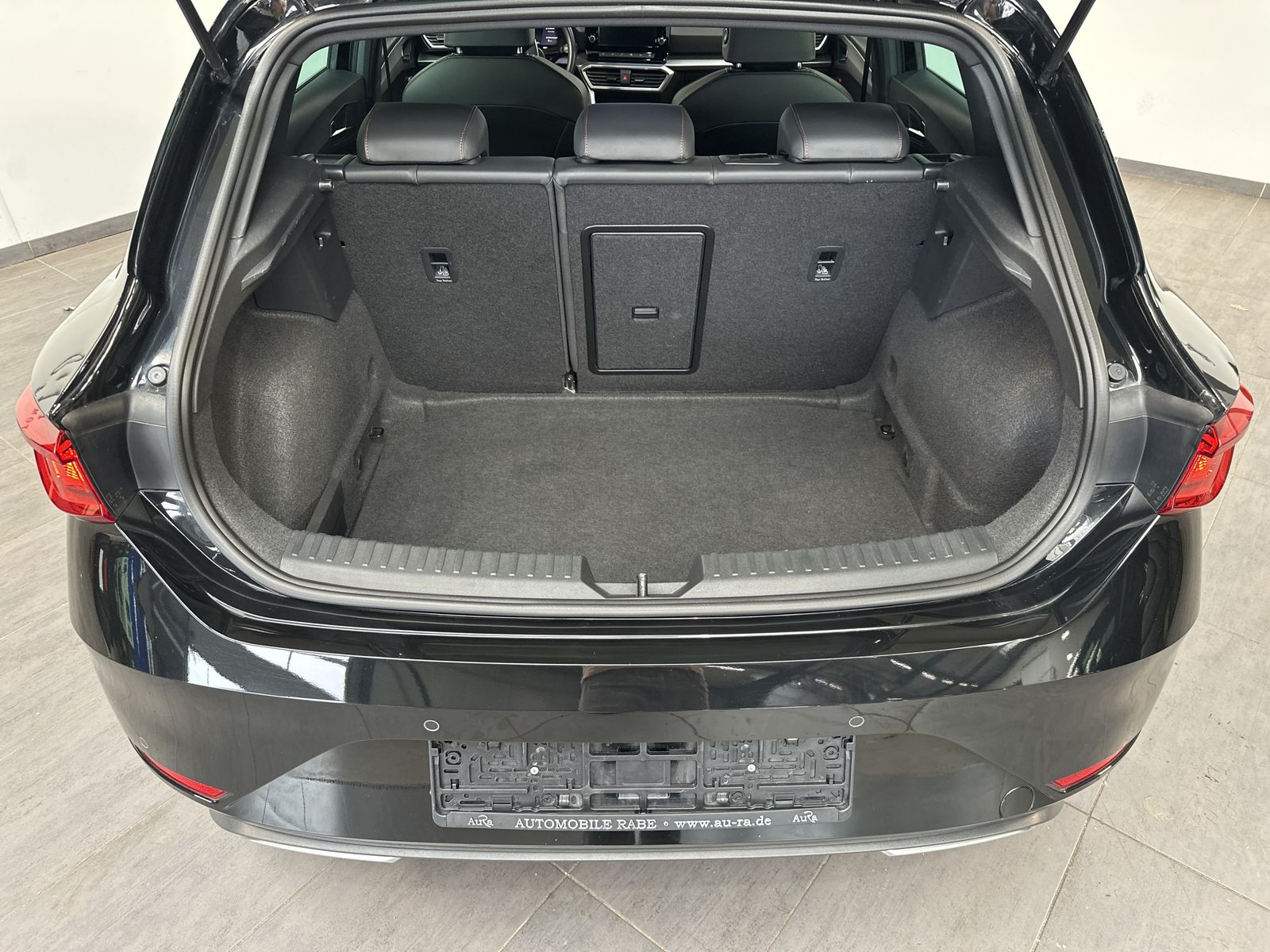 Fahrzeugabbildung SEAT Leon 2.0 TDI FR LED+ACC+SHZ+VCOCKPIT+CARPLAY+PP