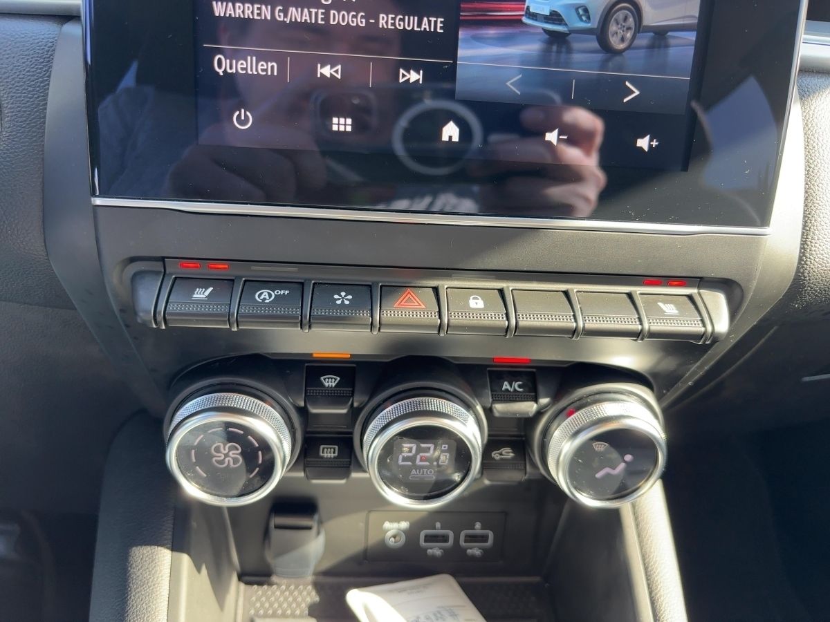 Fahrzeugabbildung Renault Captur TECHNO TCe 140 EDC Navi Kamera