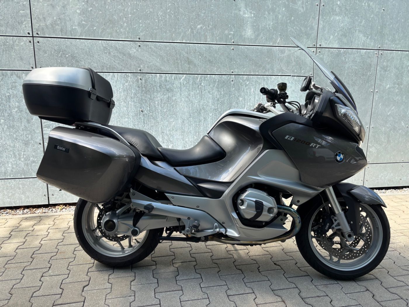 Fahrzeugabbildung BMW R 1200 RT mit Topcase und Navigator aus 1. Hand