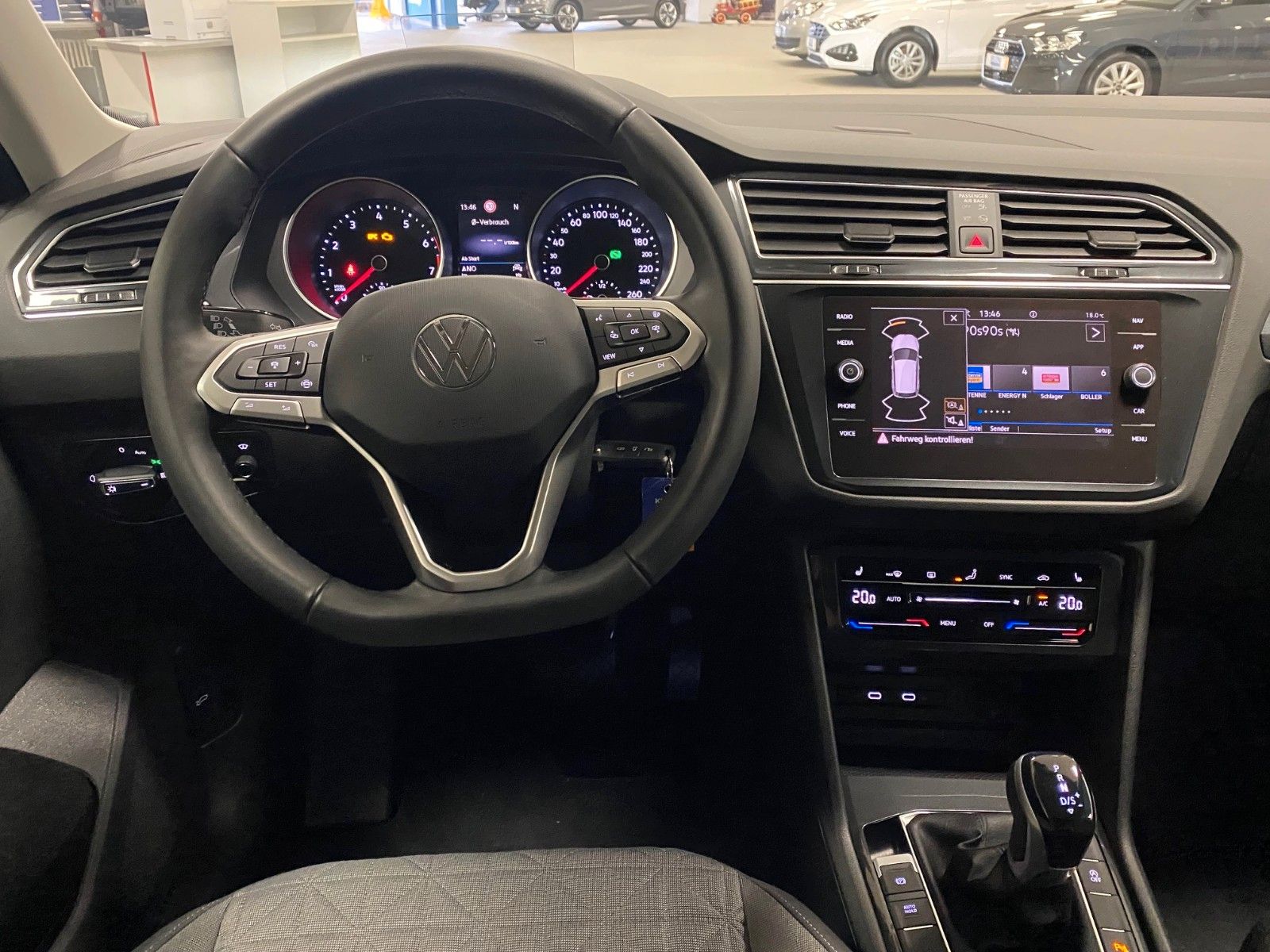 Fahrzeugabbildung Volkswagen Tiguan 1.5 TSI LIFE DSG+Head-up-Display+AHK schw