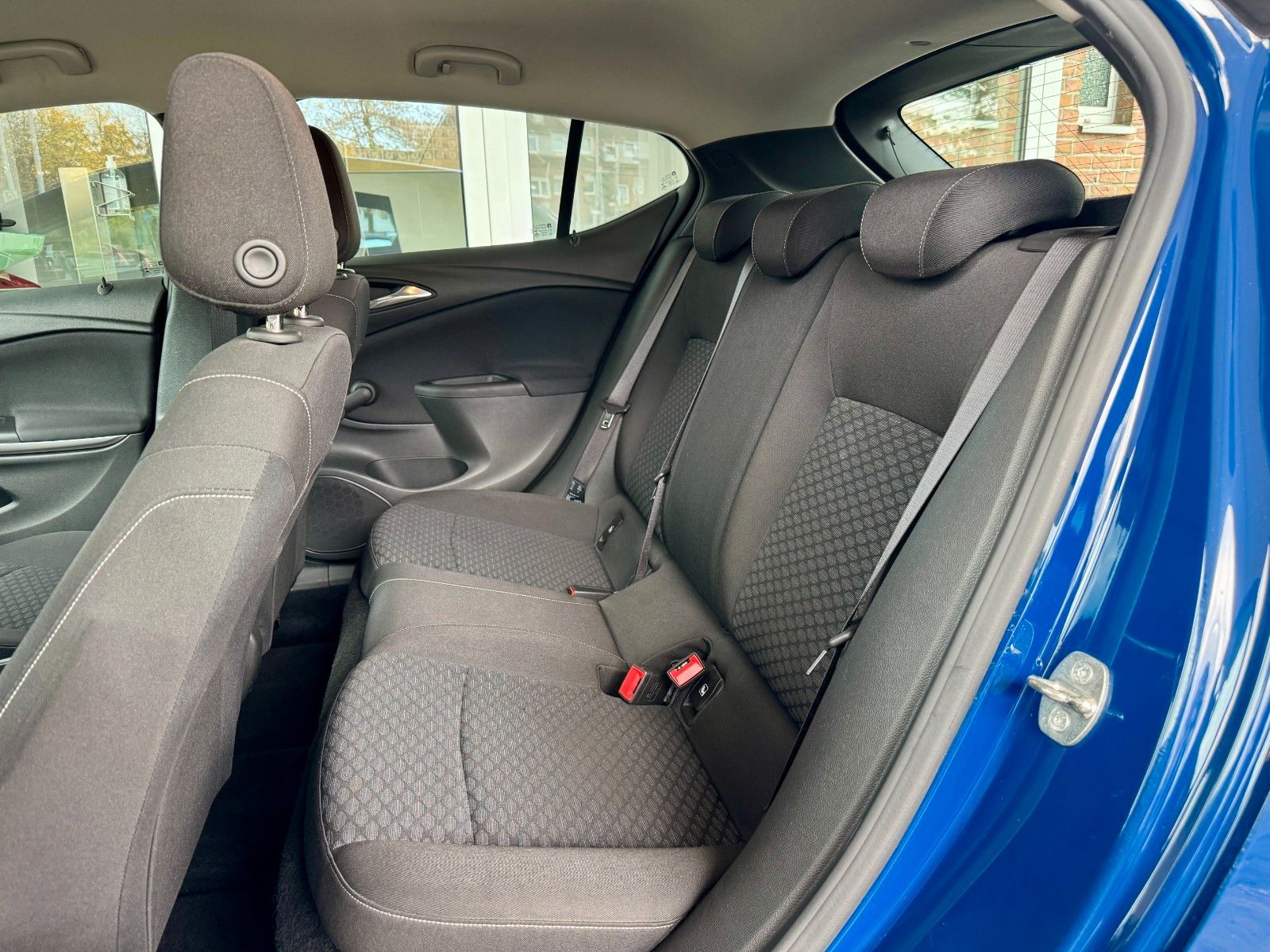 Fahrzeugabbildung Opel Astra K Lim. Selection Klima/Bluetooth/PDC