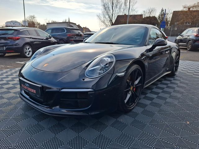 Porsche 911 Carrera 4 GTS