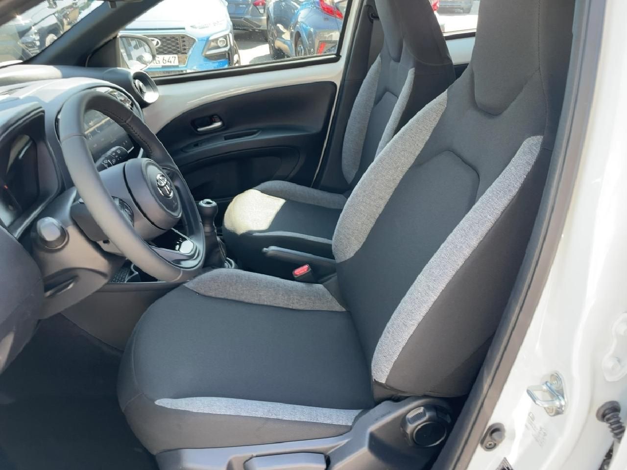 Fahrzeugabbildung Toyota Aygo X Business Edition M/T