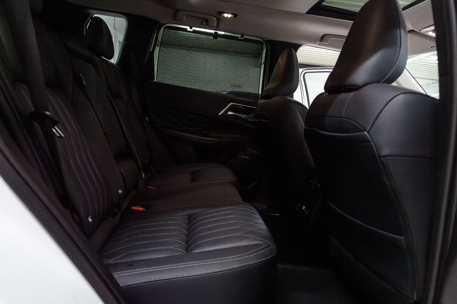 Fahrzeugabbildung Mitsubishi Outlander Top 4WD PHEV Leder LED 4xSHZ 360° HUD