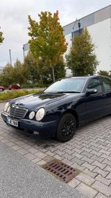 Mercedes-Benz Mercedes W210 / E270 CDI / 1 Hand - 270 - Mercedes-Benz E 270 in Bielefeld