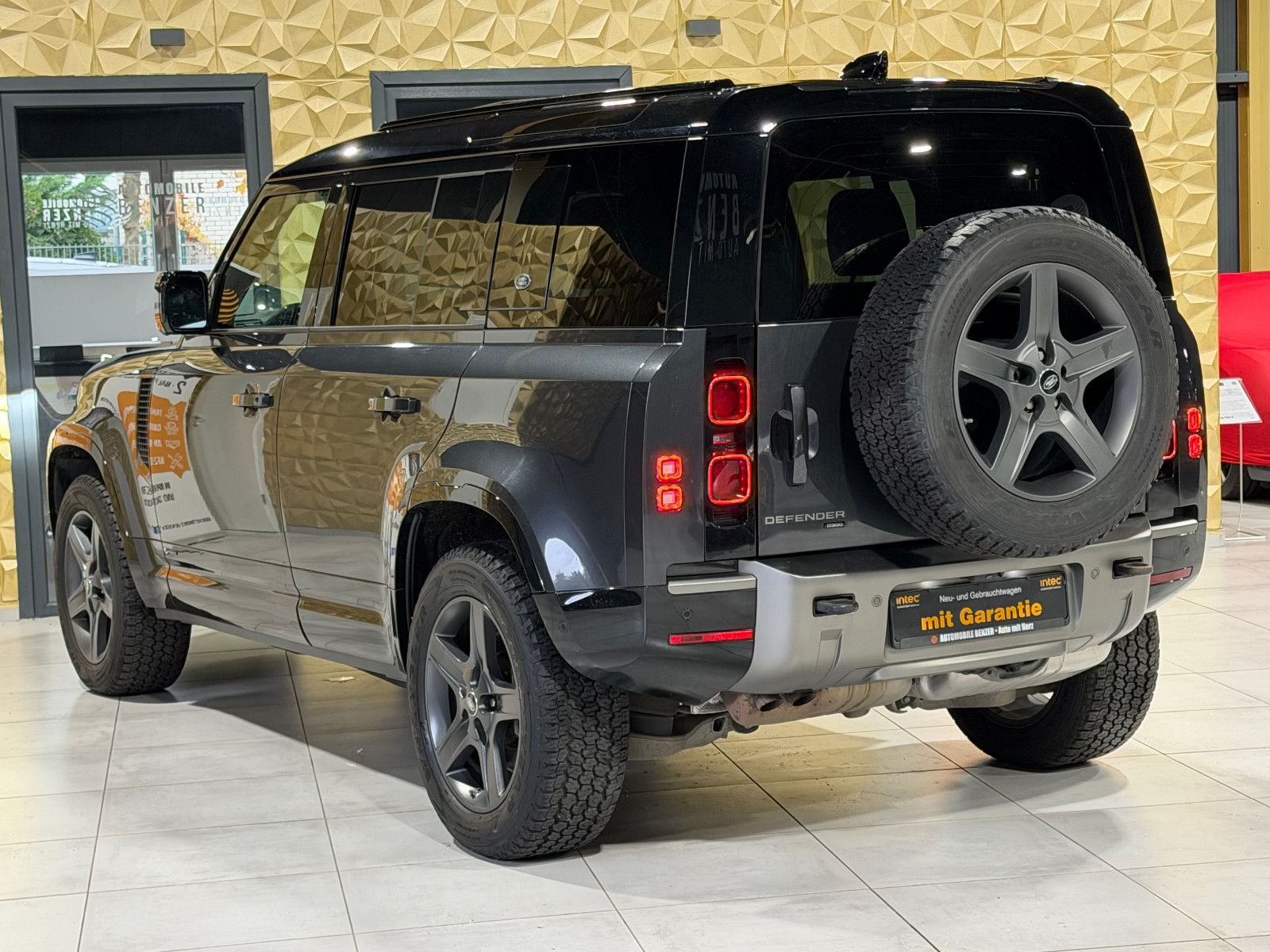 Fahrzeugabbildung Land Rover Defender 110 X-Dynamic SE/PANO/360''KAM/MEREDIAN
