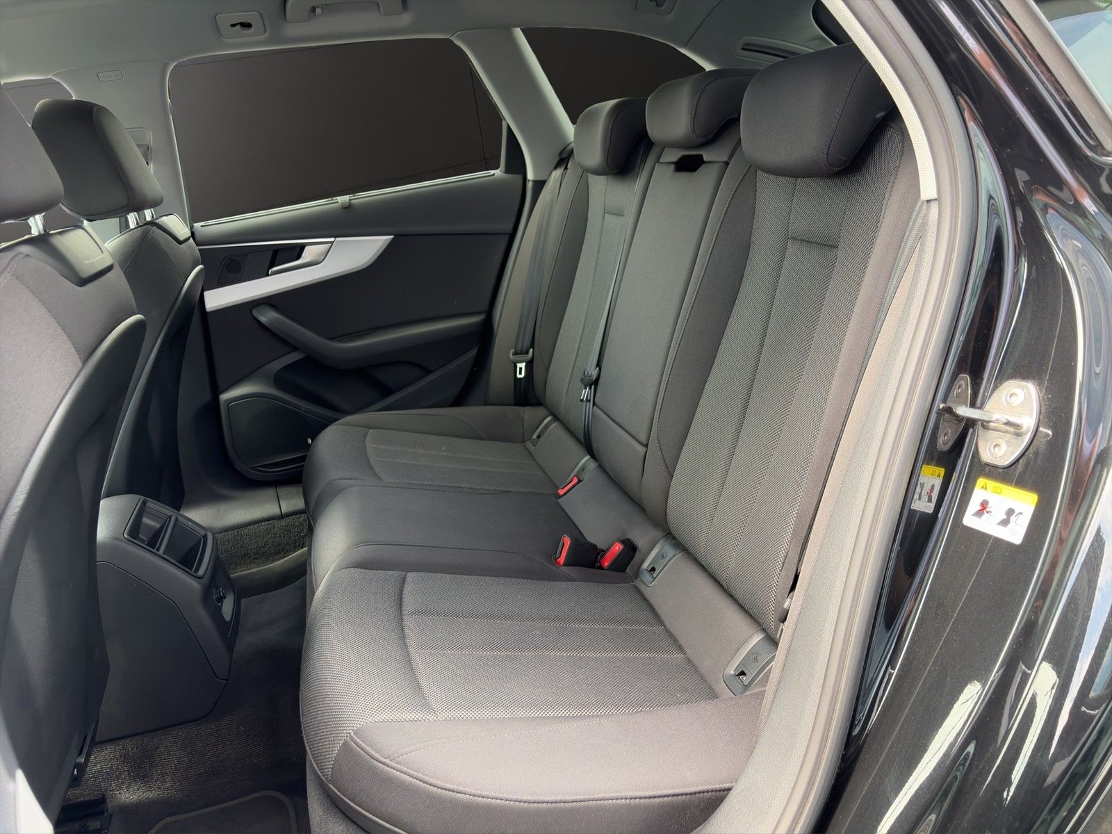 Audi A4 Avant 35 TDI S line Kamera+PDC+Navi foto 13