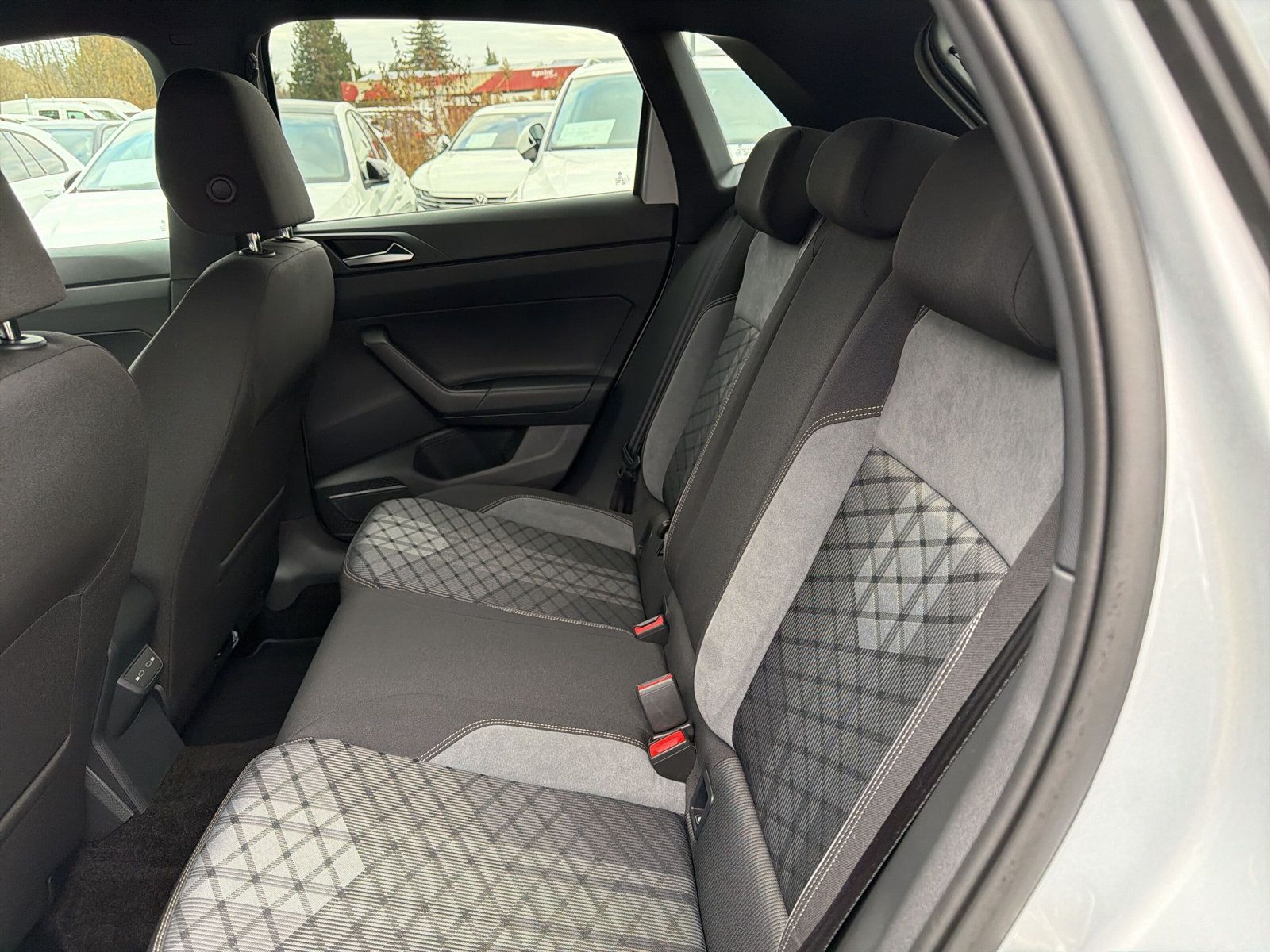 Polo R-Line TSi DSG Apple CarPlay Matrix