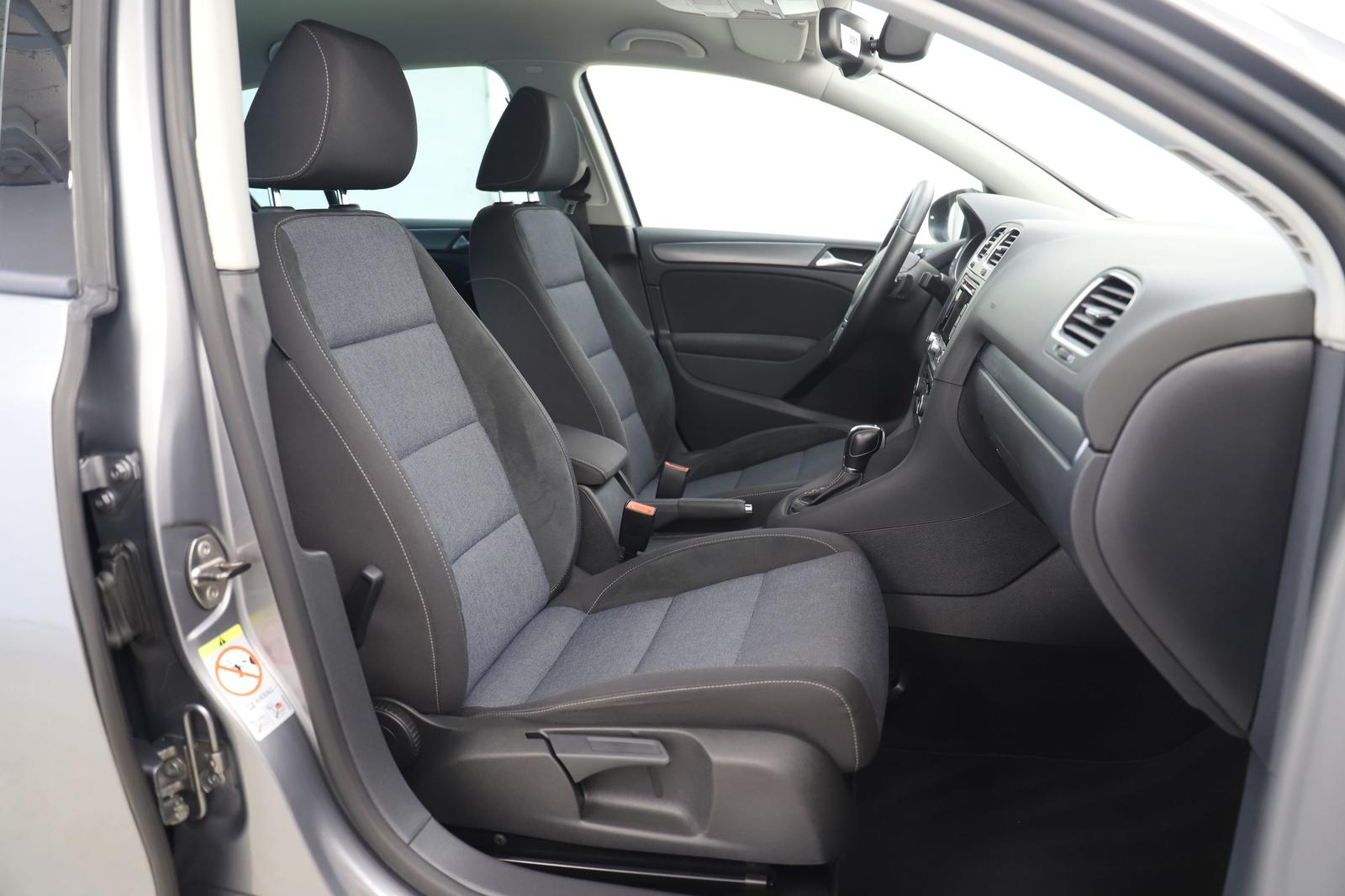 Volkswagen Golf 6 1.2TSI 86PS DSG Style Navi PDC SHZ 1Hand