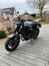 Yamaha XSR 700 1. Hand