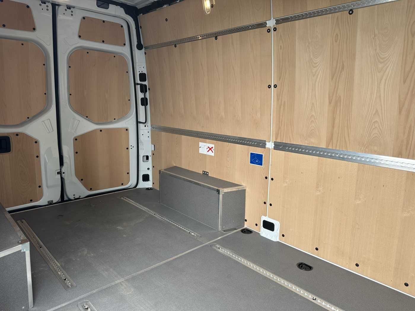Fahrzeugabbildung Mercedes-Benz Sprinter 317 CDI 3665 9G Klima 360 MBUX SHZ
