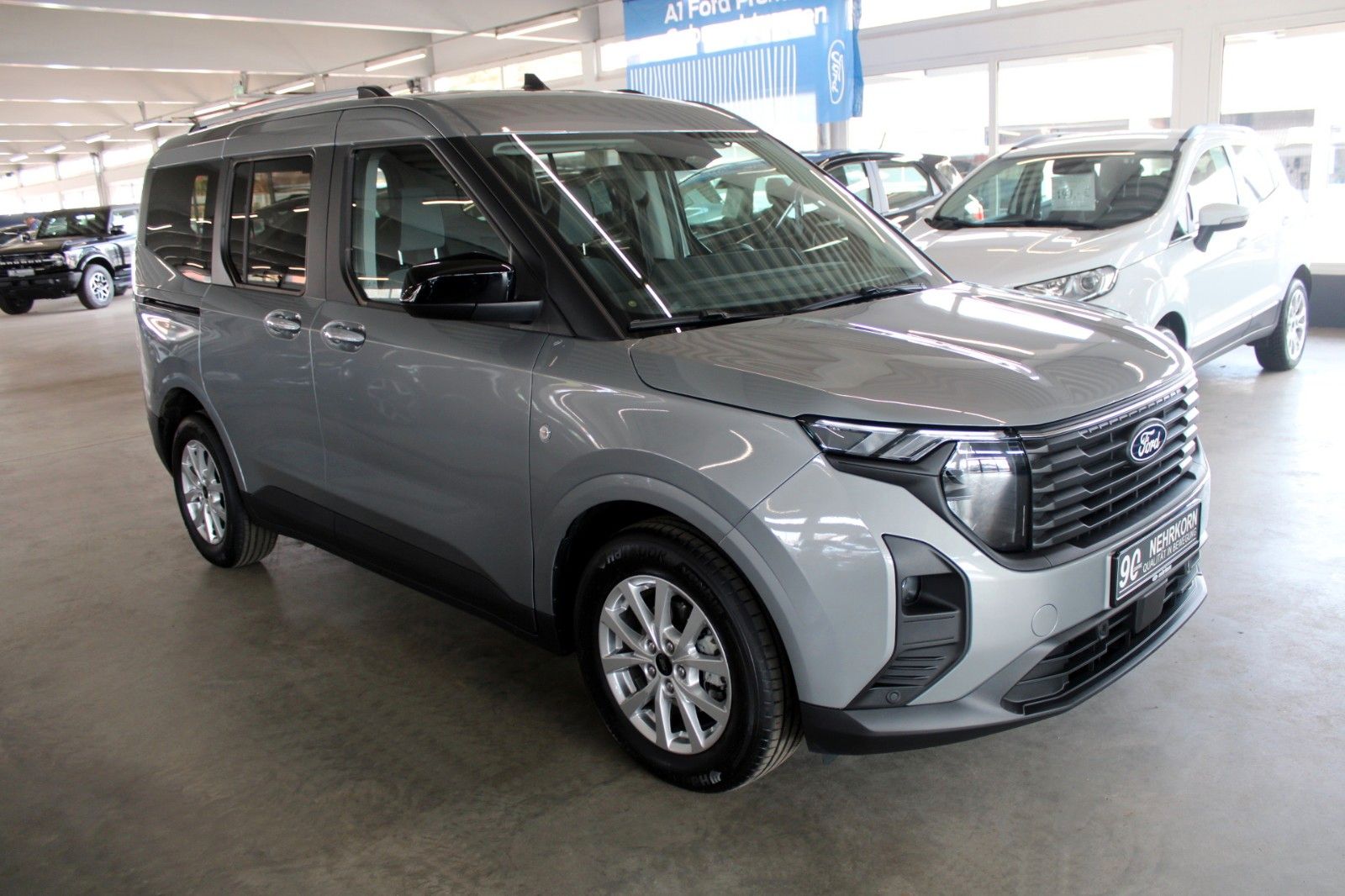 Fahrzeugabbildung Ford Tourneo Courier Titanium Automatik FahrerAssPak
