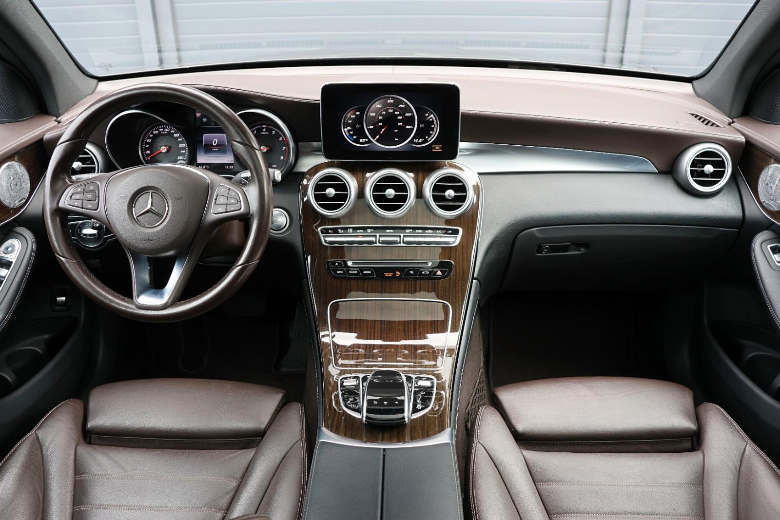 Mercedes-Benz GLC 300 4MATIC/ACC/Burmester/PANO/SHZ/TTW/KAMERA