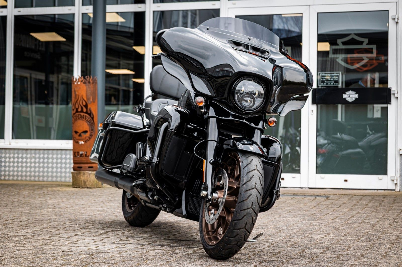 Fahrzeugabbildung Harley-Davidson FLHXST STREET GLIDE ST 117 - Kesstech -