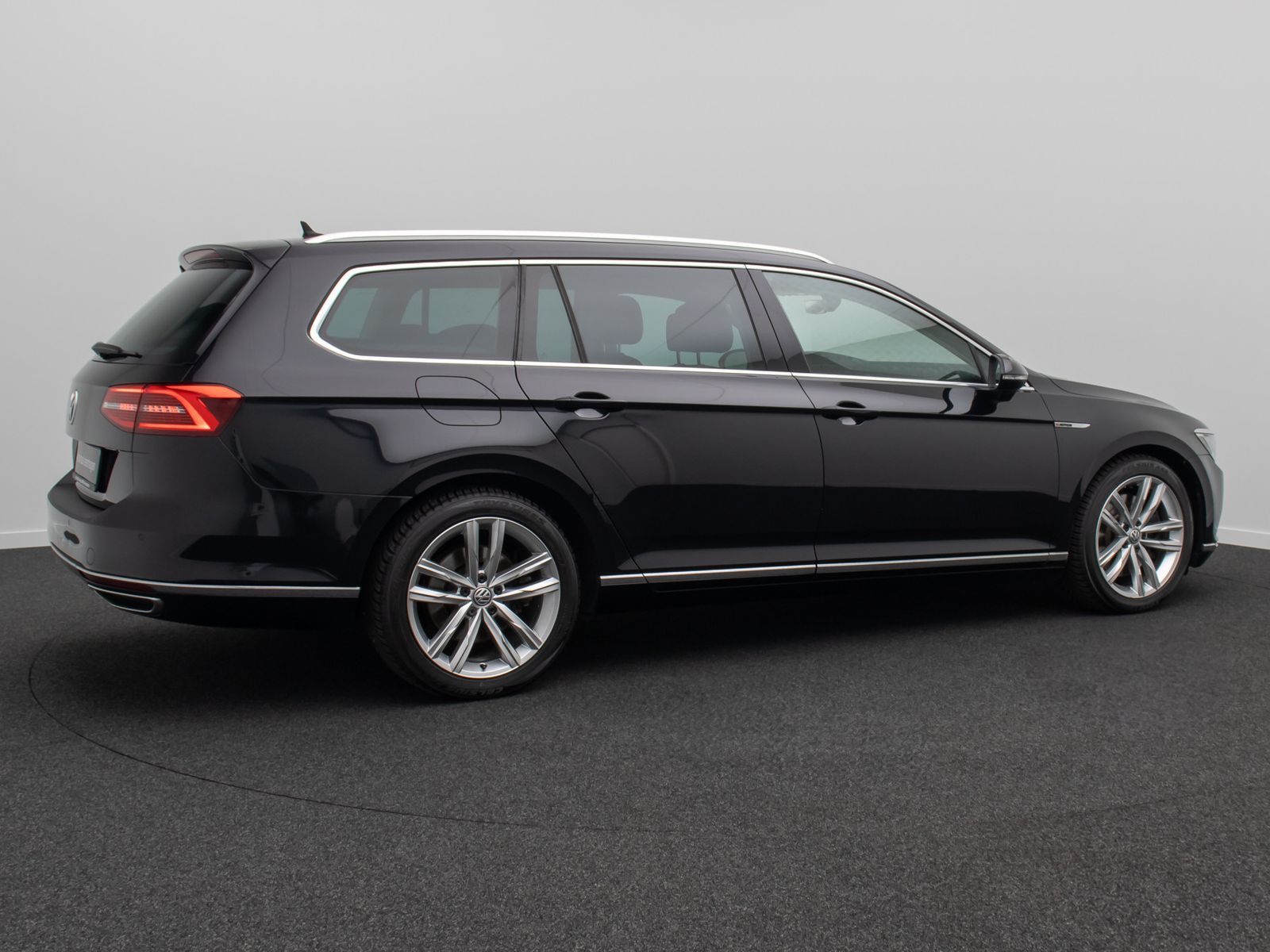 Fahrzeugabbildung Volkswagen Passat Variant 2.0 Highline PDC Massage AHK 18"