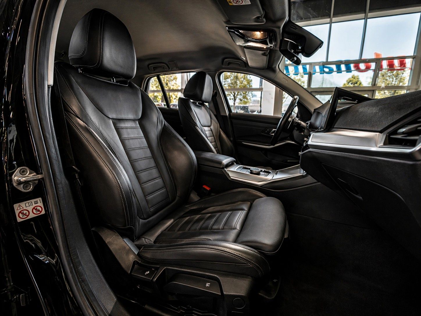 Fahrzeugabbildung BMW 320 d Touring AUT LEDER NAVI HUD LIVE COCKPIT