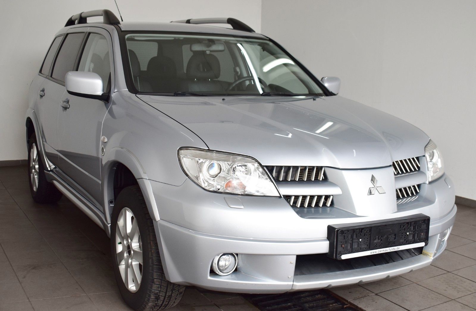 Fahrzeugabbildung Mitsubishi Outlander 2.4 Intense Leder,Navi,Kamera,SR+WR