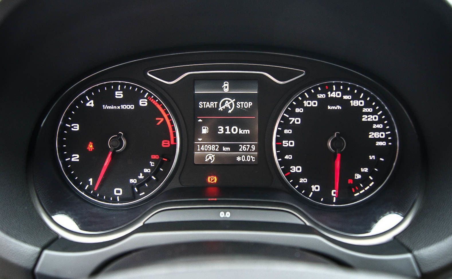 Fahrzeugabbildung Audi A3 Limousine 1.4 TFSI S-LINE NAVIGATION XENON 18