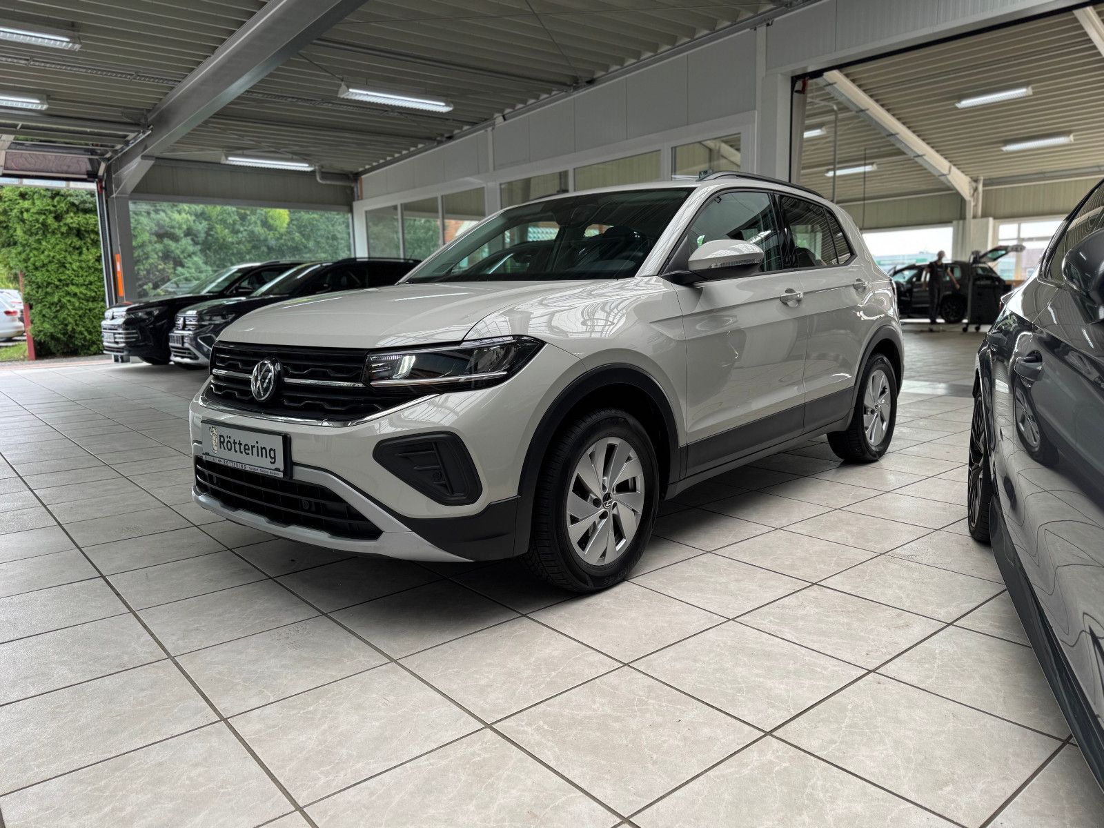 Fahrzeugabbildung Volkswagen T-Cross 1.0 TSI 70 kW Life +LED+SHZ+ACC