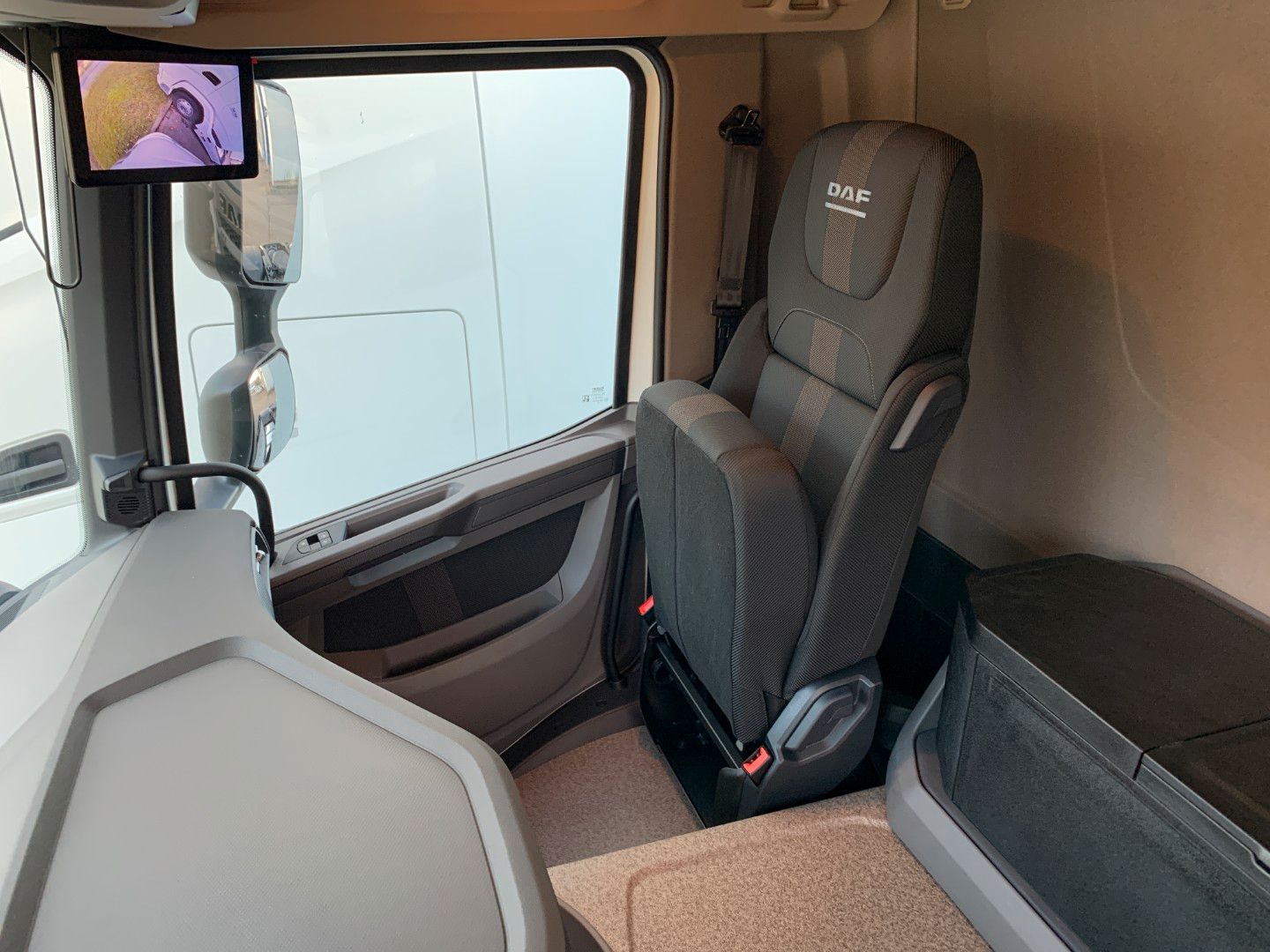 Fahrzeugabbildung DAF XD 450 FAN Swing-Board-Aufbau