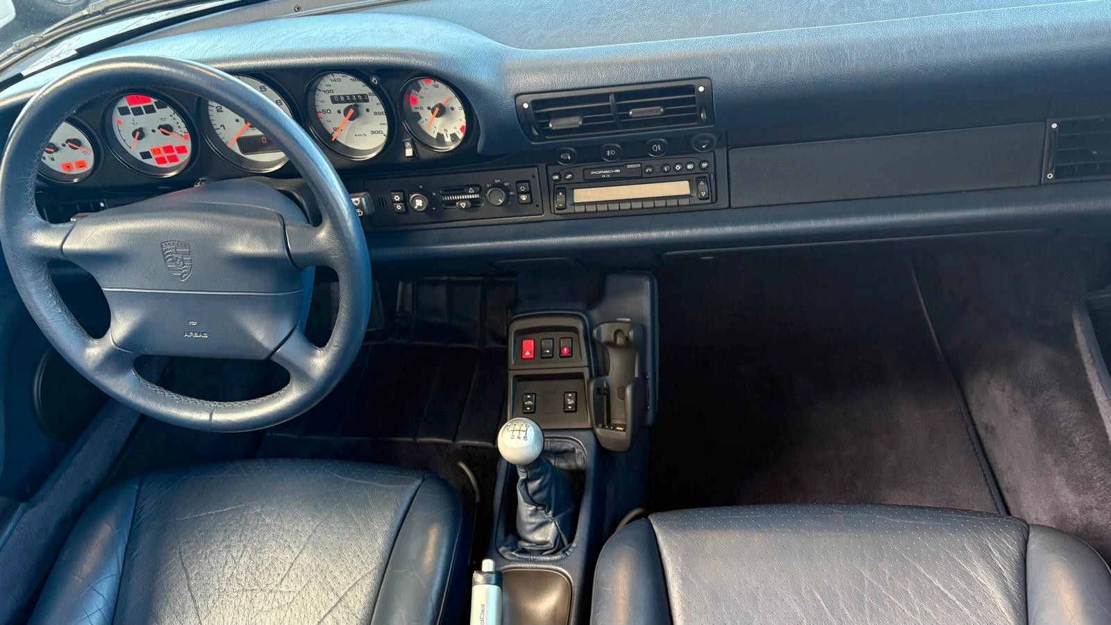 Fahrzeugabbildung Porsche 993 Carrera Cabriolet, deutsches fahrzeug.