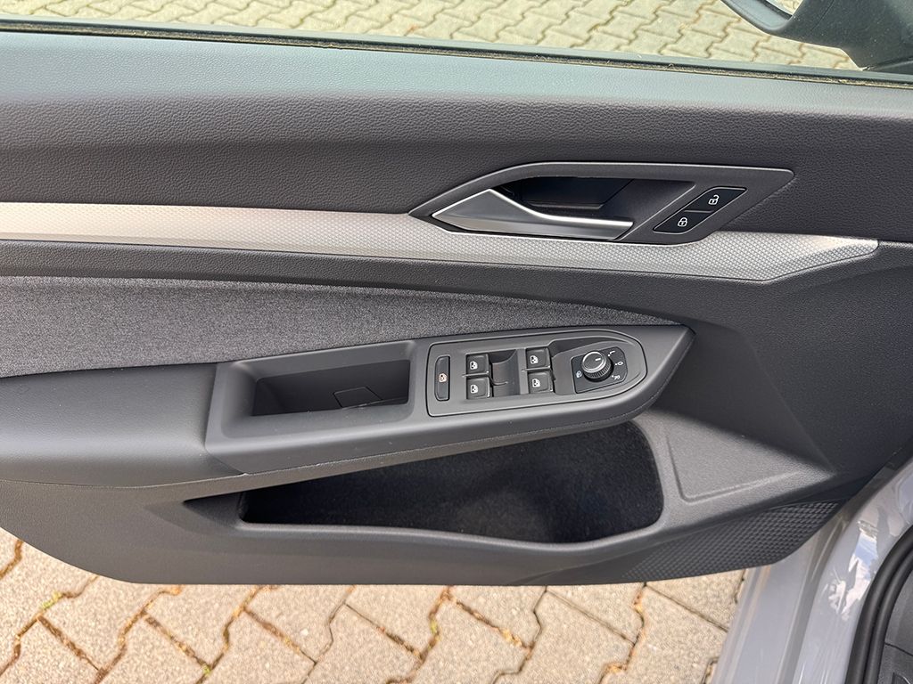 Golf VIII 1.5 eTSI DSG "MOVE" *LED+*NAVI*AHK*