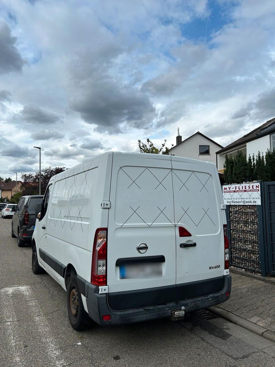 Nissan NV400 2015 — rear view