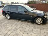 BMW 320d EfficientDynamics Edition Touring Effic.. - BMW 320 aus 2011: Kombi