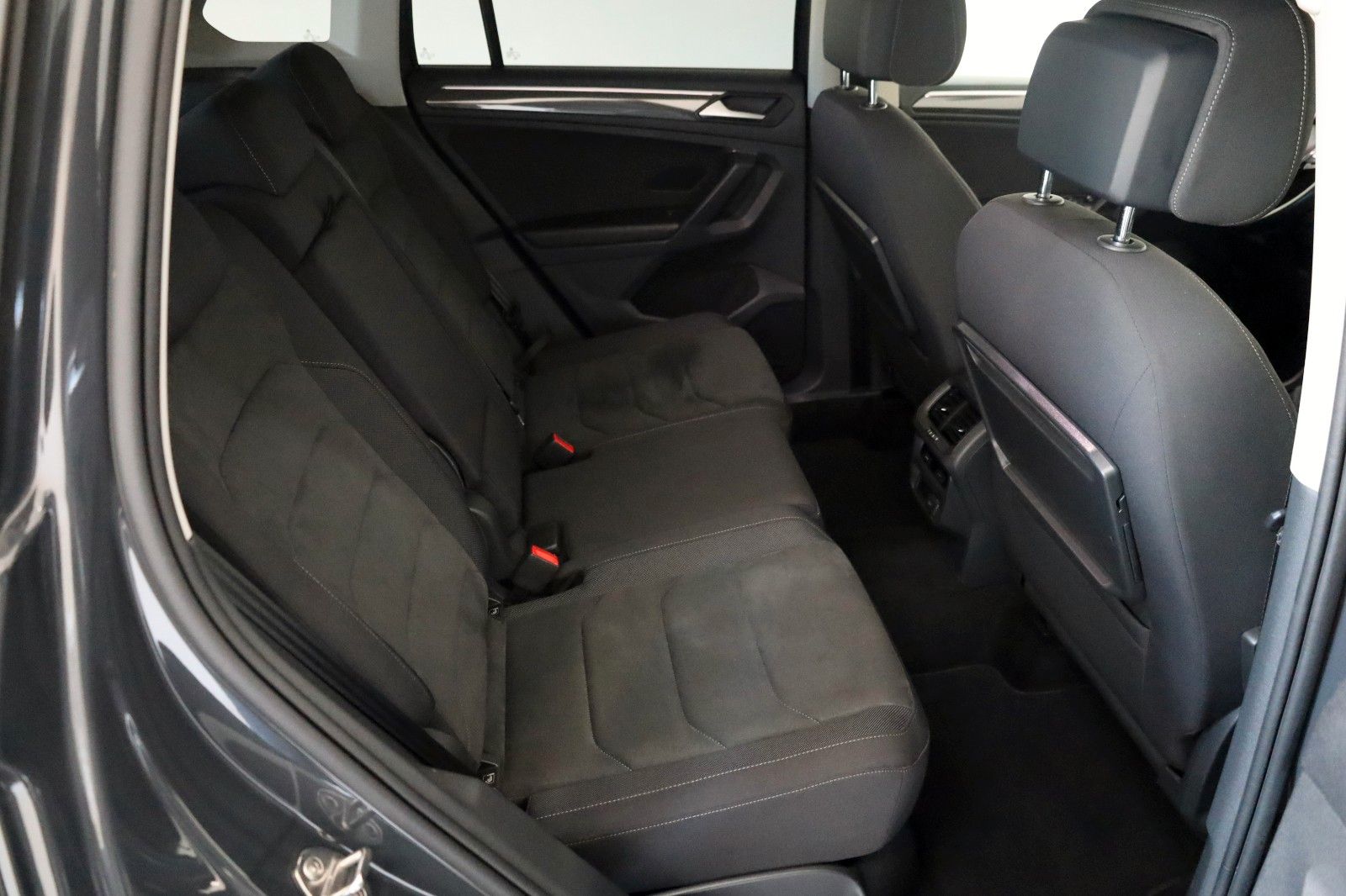 Fahrzeugabbildung Volkswagen Tiguan Highline Alcantara,Navi,LED,ACC,SH,PDC
