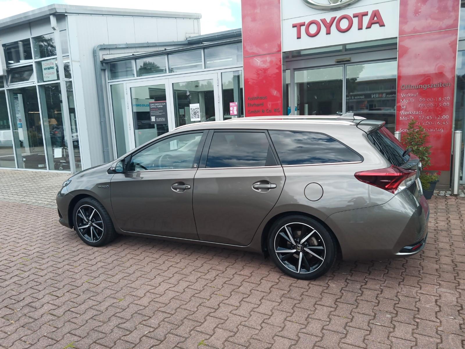 Toyota Auris Touring Sports Hybrid Team D