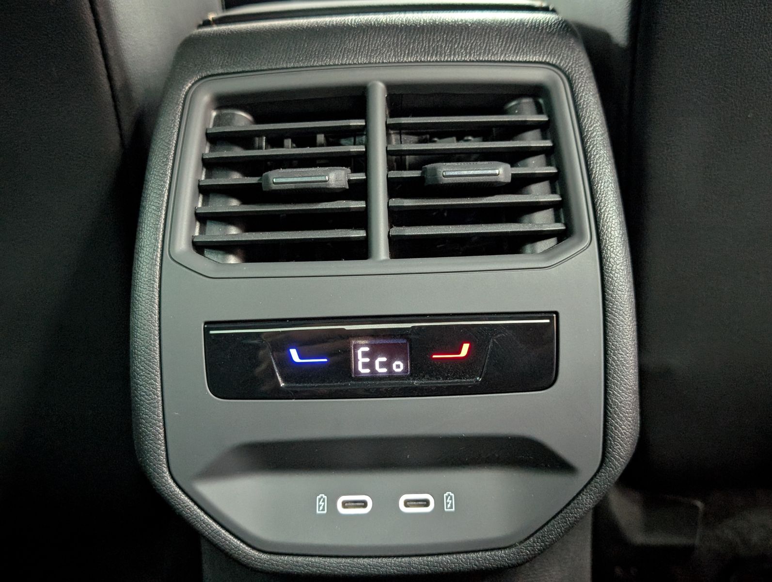 Fahrzeugabbildung CUPRA Leon 1.5 e-Hybrid PLUG-IN LED INTELIG-DRIVE EDGE