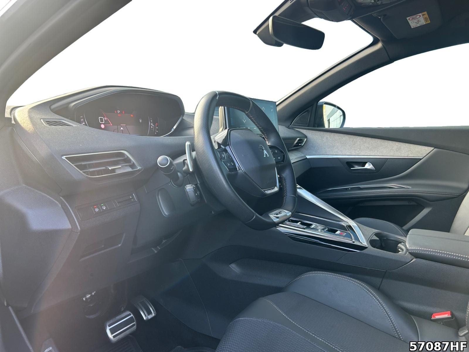 Fahrzeugabbildung Peugeot 3008 GT +180KAMERA+CARPLAY+LED+LANEASSIST+