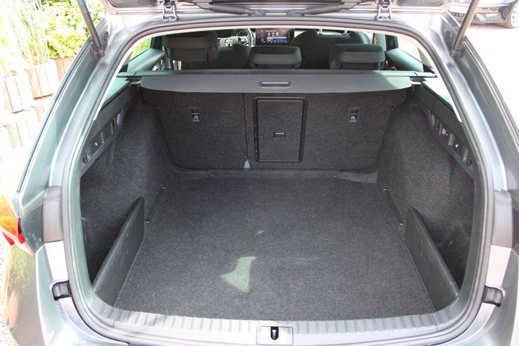 Skoda Octavia Combi 2.0 TDI DSG Clever *AHK,APP,SHZ*