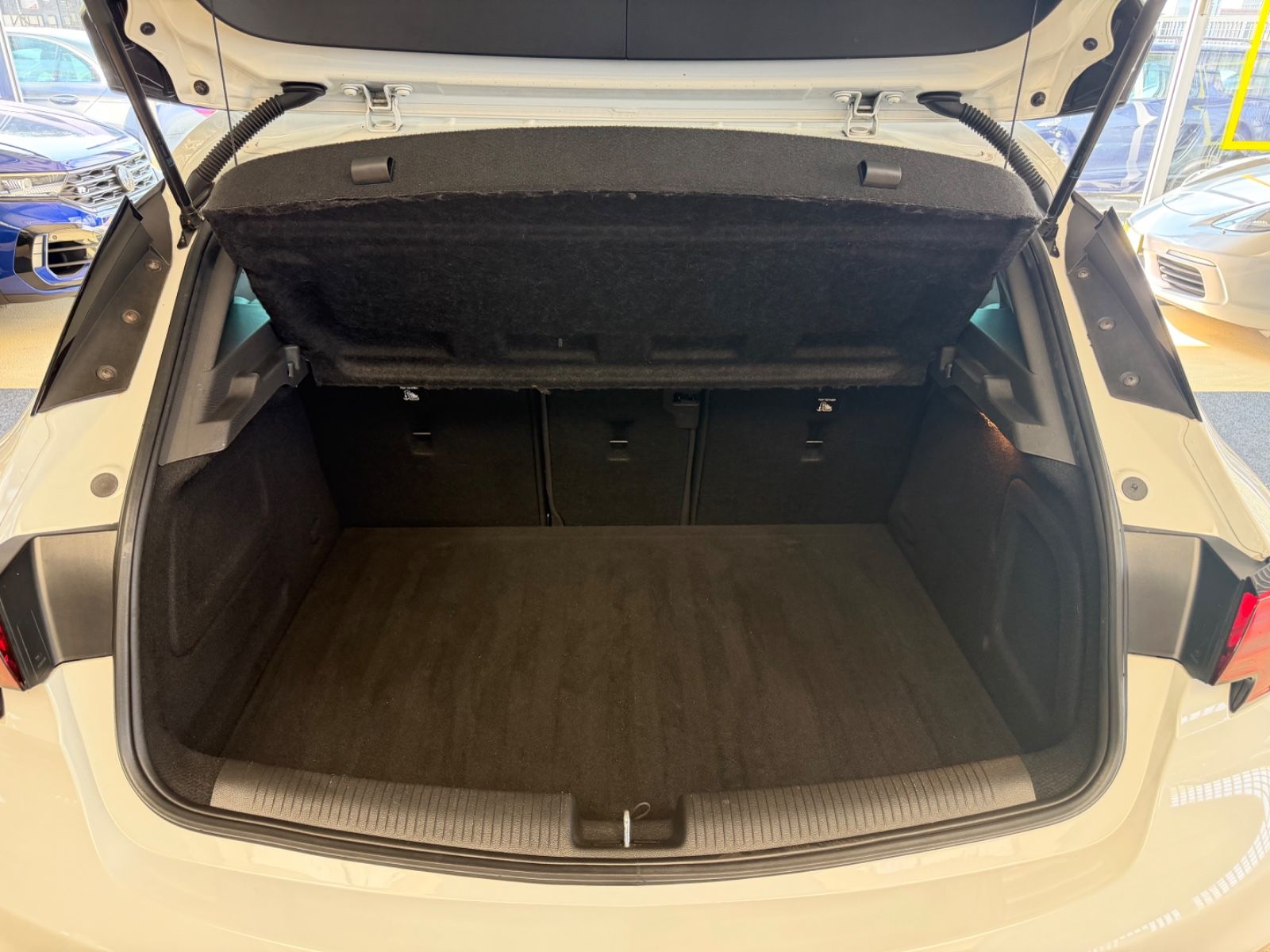 Fahrzeugabbildung Opel Astra K Lim. 5-trg. Ultimate*OPC* 1.Hand