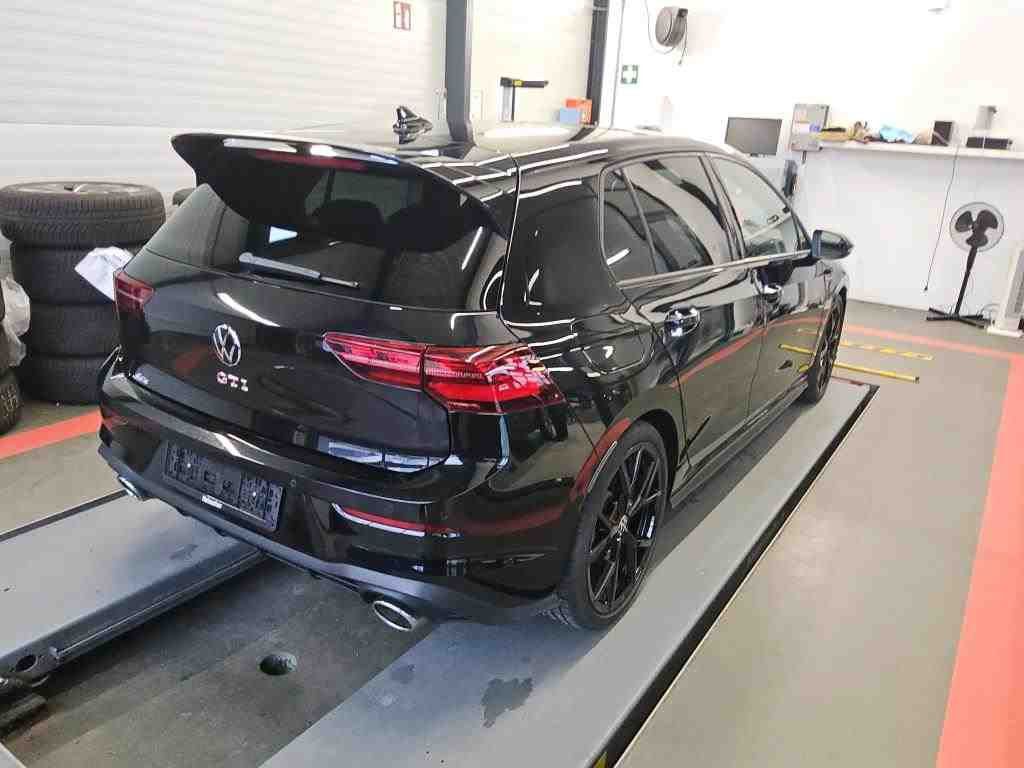 Volkswagen Golf VIII 2.0 TSI GTI Clubsport MATRIX-LED PANO foto 2