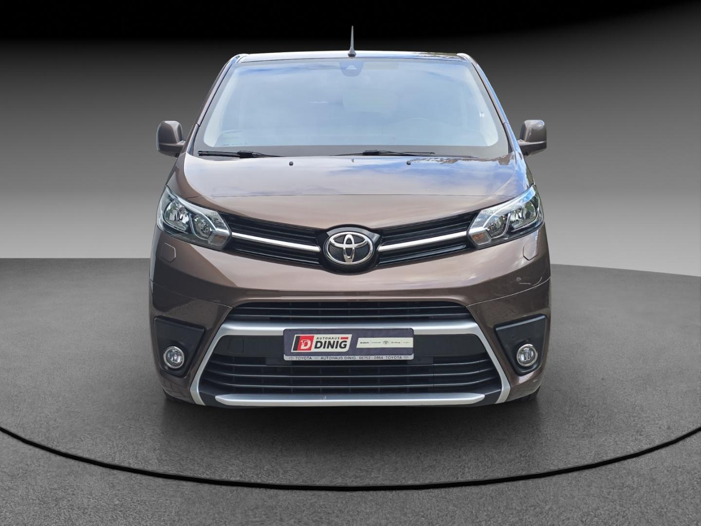 Toyota Proace Verso L1 Team Deutschland Mehrzonenklima 