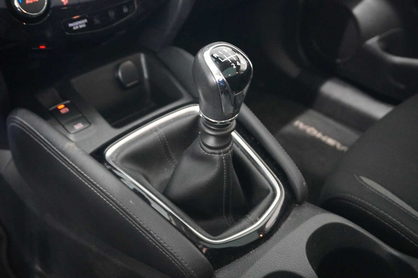 Fahrzeugabbildung Nissan Qashqai  1.3 DIG-T N-WAY NAVI/LED/KAMERA/SHZ/DAB